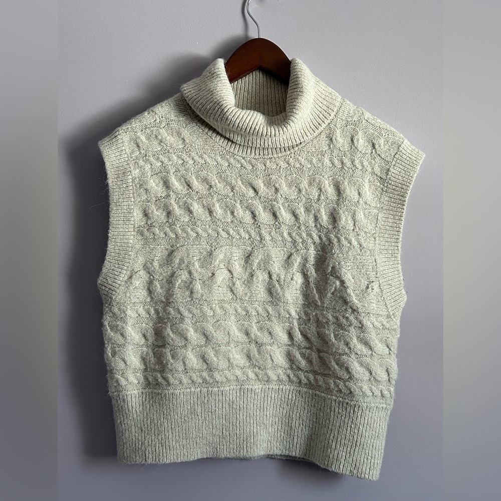 Old Navy Sleeveless Cozy Cable Knit Turtleneck Sweater Vest Size Small